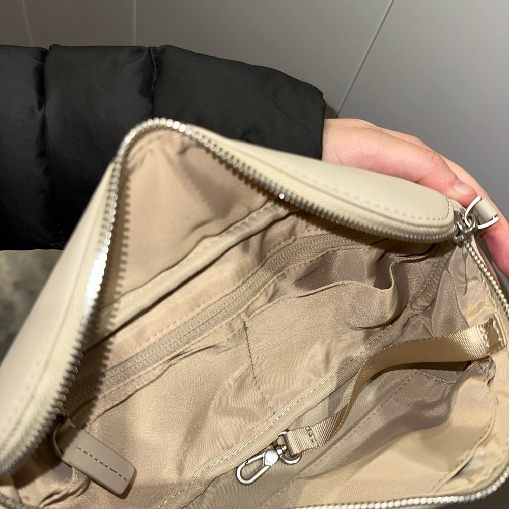 NEW Monos Metro Sling Belt Bag: Ivory - Picture 8 of 9